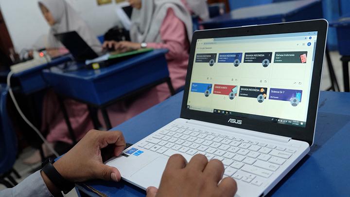 Program Bantuan Biaya Kuota Internet Pembelajaran Online Darurat Covid 19 Telah Diserahkan