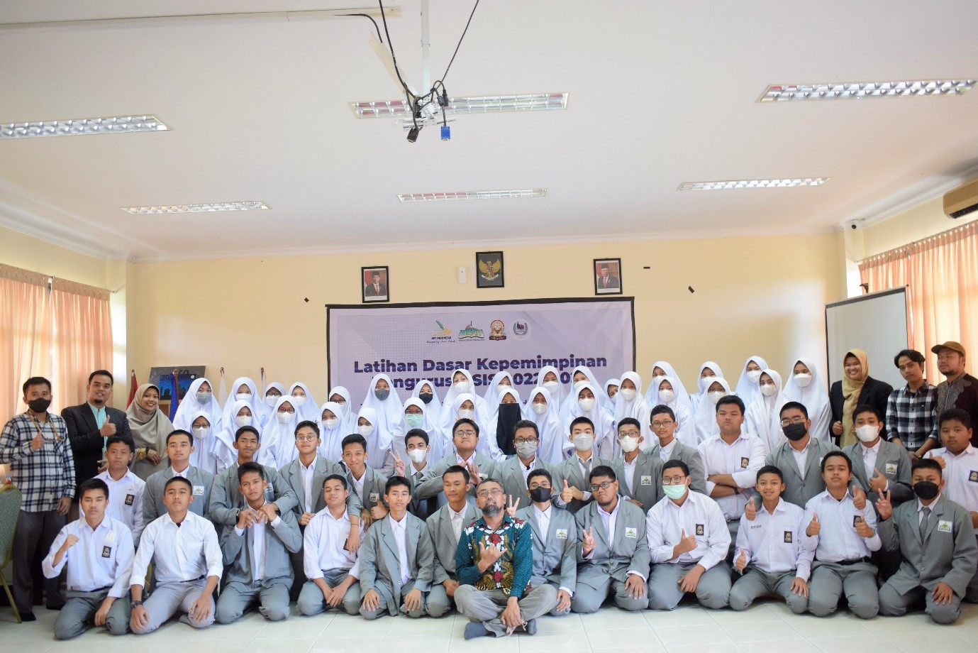 OSIS SMAIT Al-Ittihad Gelar Latihan Dasar Kepemimpinan bersama Teens Pro Indonesia